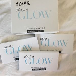 Rodan and Fields Give it a Glow Sample Packs